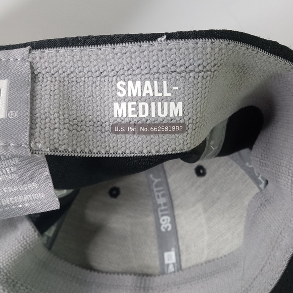 Men's New Era Oakland Raiders 2017 Official NFL Sideline 3930 Cap Black/Gray - Picture 9 of 10